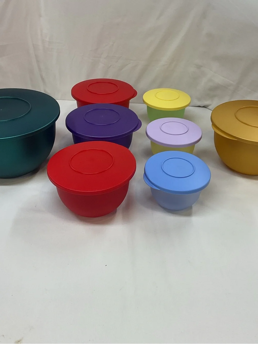 Tupperware Bundle Set (8 total) 1x 4.3l, 1x 2.5l, 3x 1.3l, 3x 350ml‎ Stackable